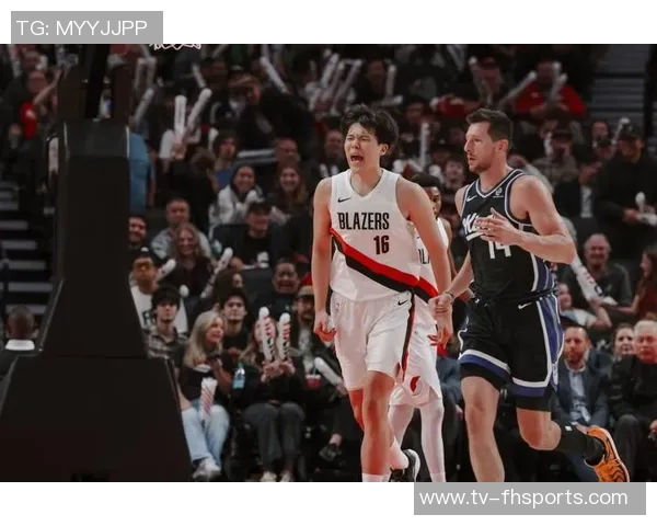 美女球迷摩达中心热情助阵杨瀚森称其身材瘦削似婴儿肥引关注